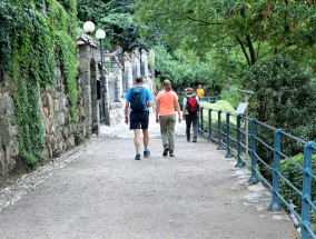 贵广高铁旅游线路，穿越山水间的速度与风情,贵广高铁旅游线路有哪些