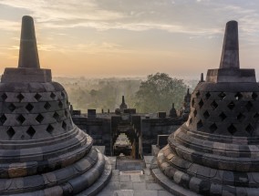 东方明珠广播电视塔旅游，探索上海的标志性景点,东方明珠广播电视塔门票多少钱