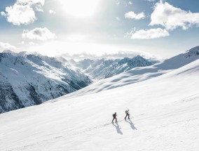 玉龙雪山脚下的穷游之旅，云南丽江玉龙雪山旅游指南与景点推荐,玉龙雪山旅游发朋友圈说说