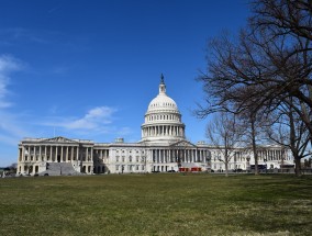 国际原子能机构理事会通过了关于伊朗的决议，因为西方国家推动德黑兰走向谈判。