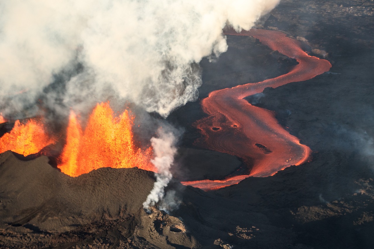 冰岛火山一年内第七次喷发。  第1张