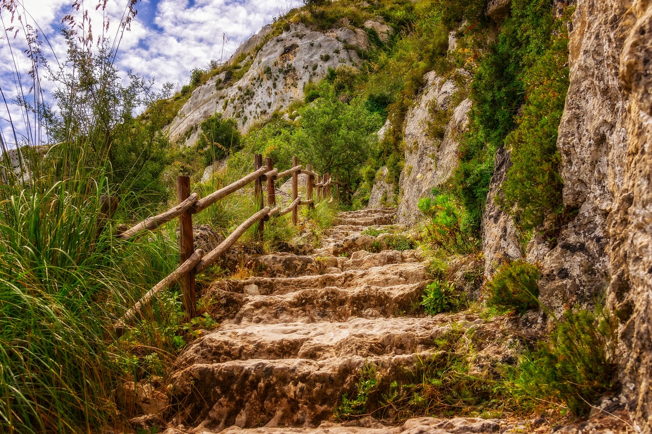 云贵旅游地理网，探索云南与贵州的旅游魅力,云贵旅游路线  第1张