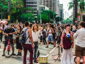 在格鲁吉亚因暂停与欧盟的谈判而发生抗议活动期间，有超过40人入院治疗。