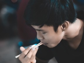 偶遇华晨宇，吃烤鱼的美好邂逅,偶遇华晨宇吃饭