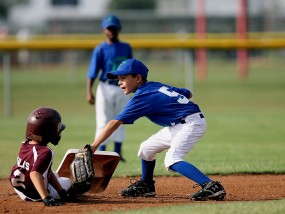 德罗因本赛季首次打入2球，阿德斯队以7-4战胜了状态不佳的棕熊队。