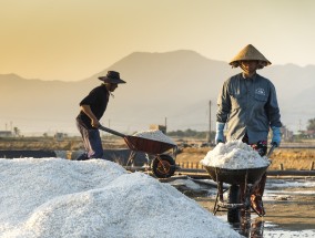 失望的农民告诉埃文班克矿物砂矿将在他们的土地上继续开采