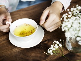 喝茶叶与水果能否同食，营养搭配的健康探讨,茶叶和水果能同吃吗