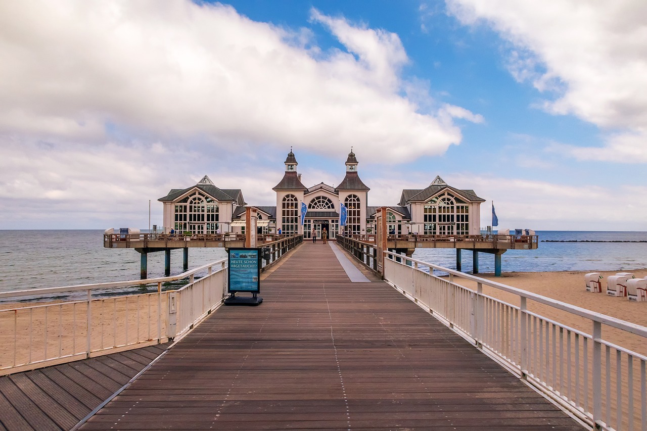 珠海万海旅游，探索美丽的海滨城市之旅,珠海万海游艇会  第1张