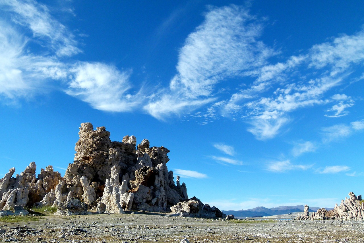 川西十月旅游穿搭指南，打造完美旅行装备，尽享自然之美,十月份去川西旅游穿什么衣服  第1张