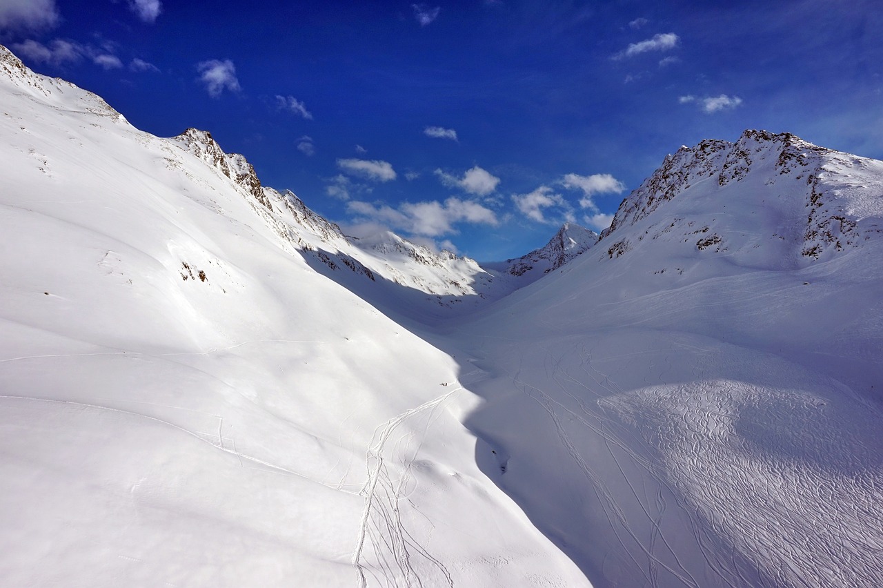 在法国滑雪胜地附近发生致命巴士事故的乘客中，大多数是居住在西班牙的哥伦比亚国民。  第1张