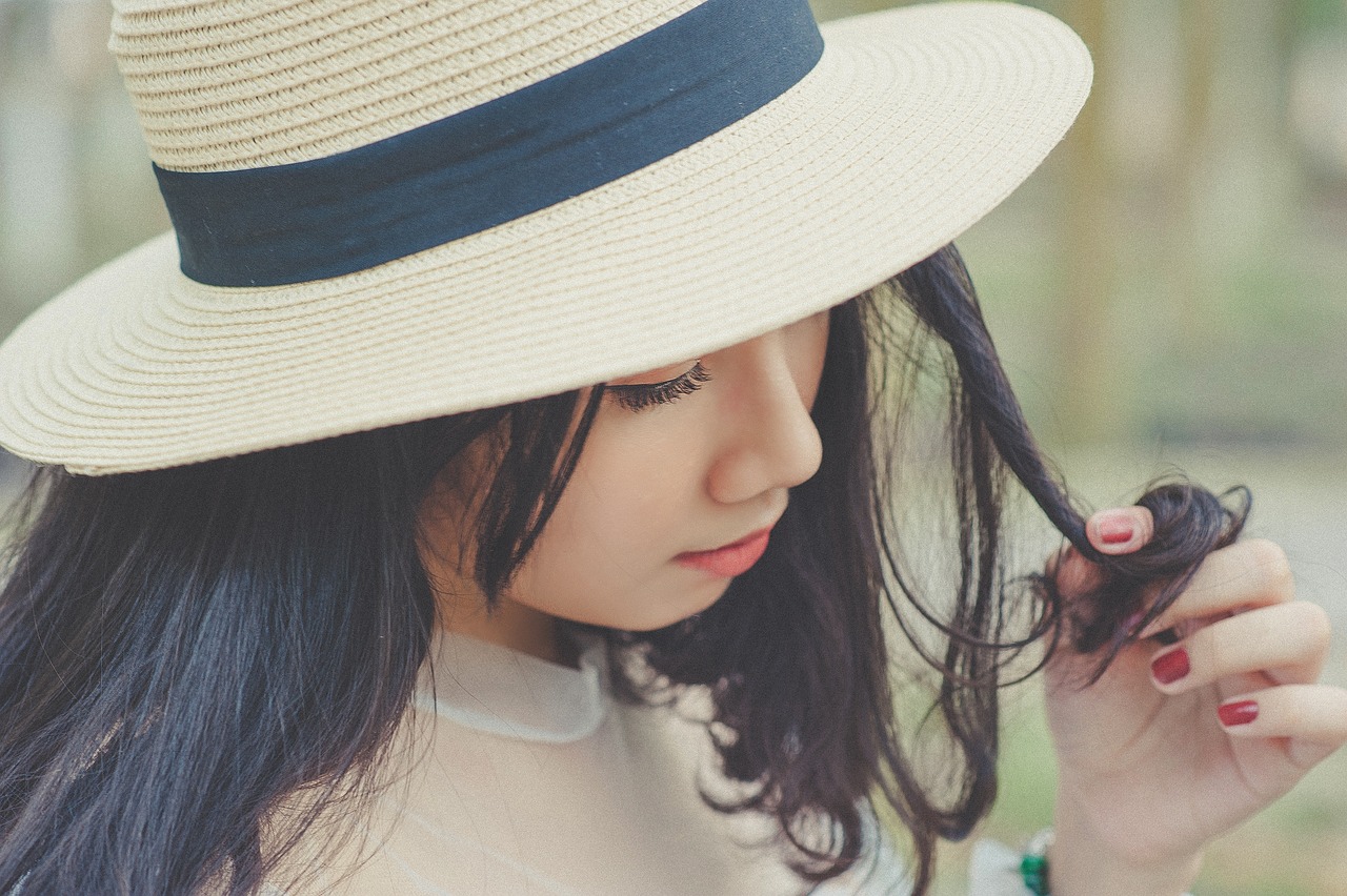 探究背后的时尚，为何新一代鲶鱼须刘海成为吸引众多10后女生的时尚潮流？,鲶鱼头发型后面怎么留  第1张